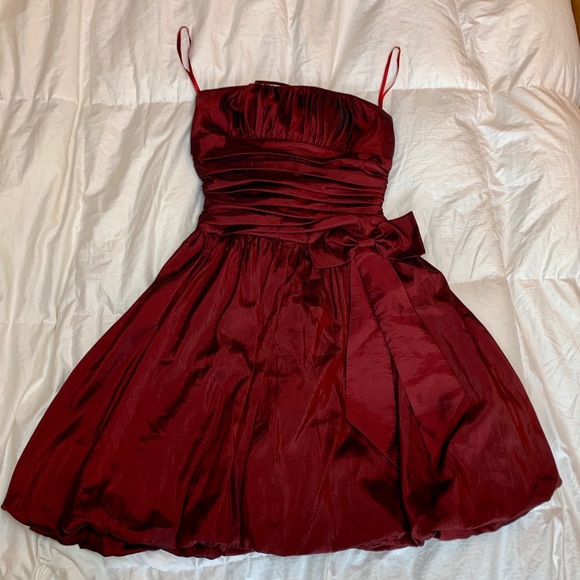 Red Dress - Picture 7 of 12